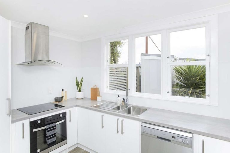 Photo of property in 43 Disraeli Street, Gisborne, 4010