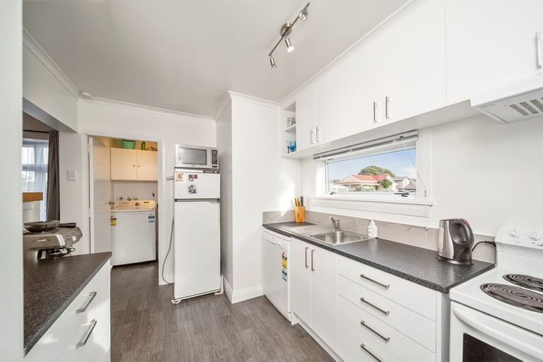 Photo of property in 240 Saint Aubyn Street, New Plymouth, 4310