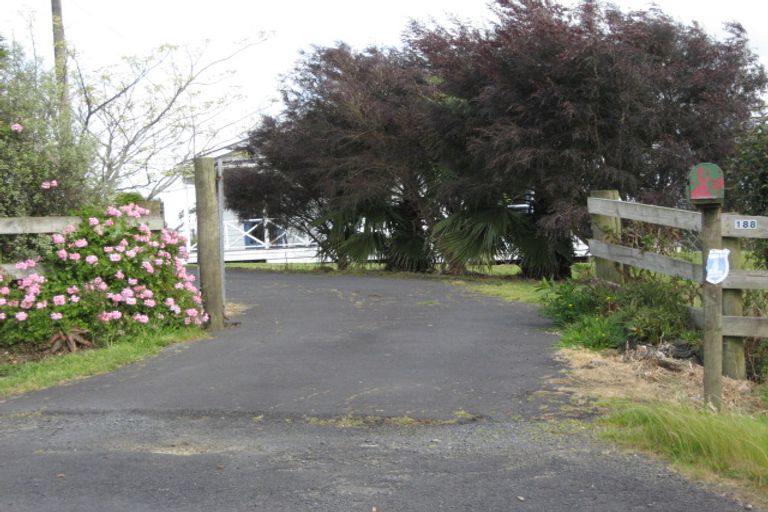 Photo of property in 188 Oraha Road, Kumeu, 0892