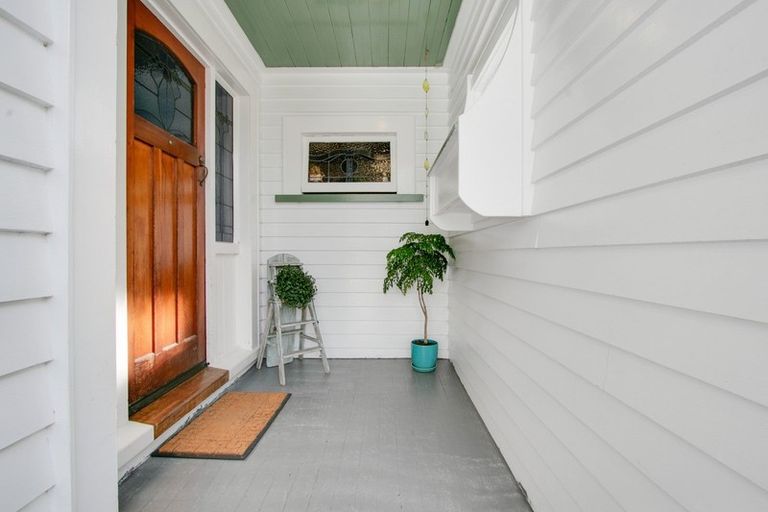 Photo of property in 17 May Avenue, Hospital Hill, Napier, 4110