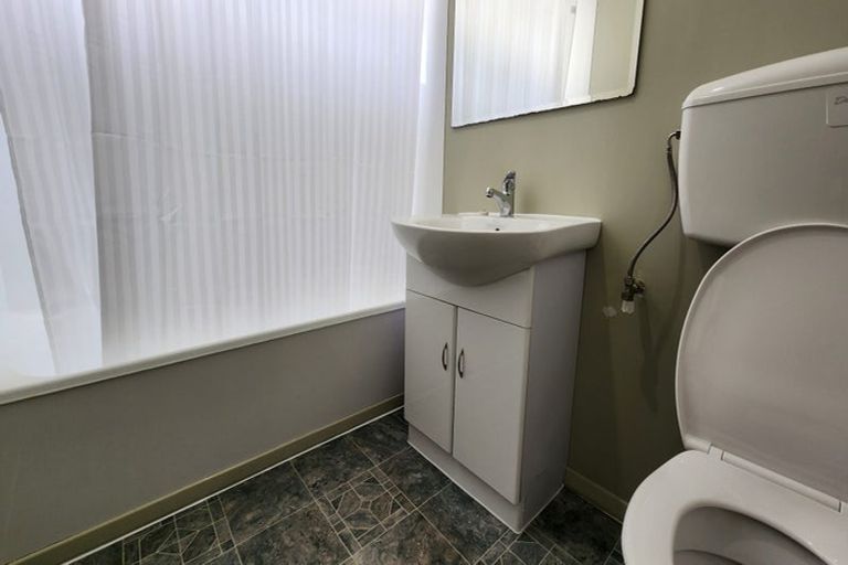 Photo of property in 2/6 Moeraki Road, Maoribank, Upper Hutt, 5018