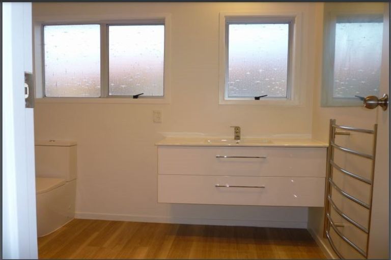 Photo of property in 2/109 Glenmore Road, Sunnyhills, Auckland, 2010