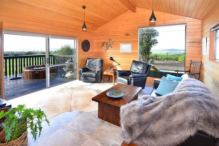 Photo of property in 368 Evans Road, South Head, Helensville, 0874