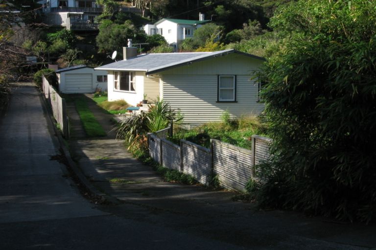 Photo of property in 74 Airlie Road, Plimmerton, Porirua, 5026