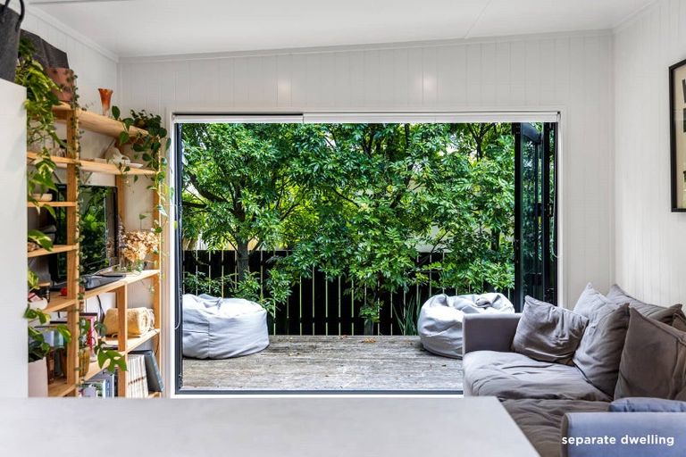 Photo of property in 16 Rossgrove Terrace, Mount Albert, Auckland, 1025