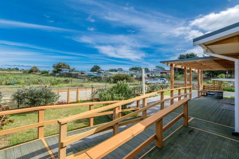 Photo of property in 2 Barclay Grove, Hokio Beach, Levin, 5571