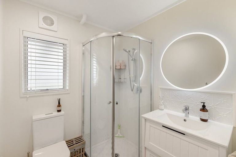 Photo of property in 27 Mcdonnell Street, Omokoroa, 3114