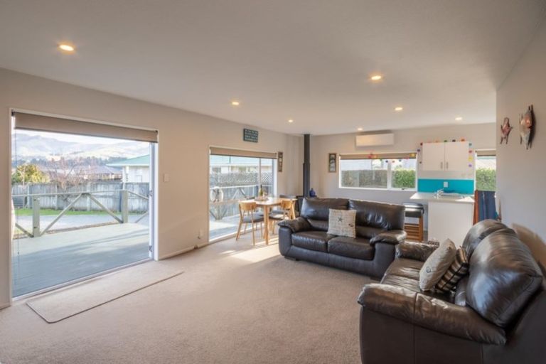 Photo of property in 11 Seafield Road, Duvauchelle, 7581