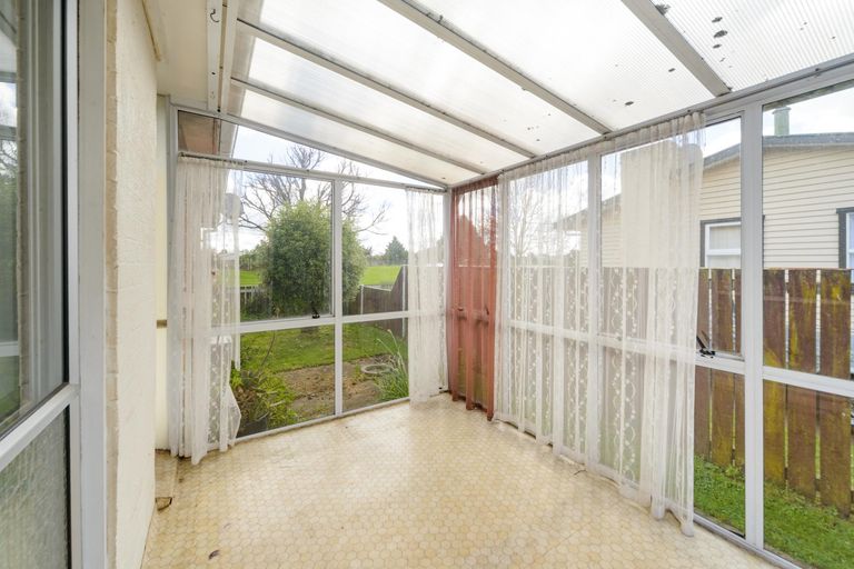 Photo of property in 60 Exeter Crescent, Takaro, Palmerston North, 4412