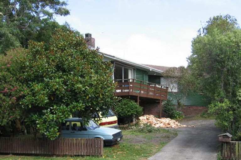 Photo of property in 47 Felgrove Street, Glendene, Auckland, 0602