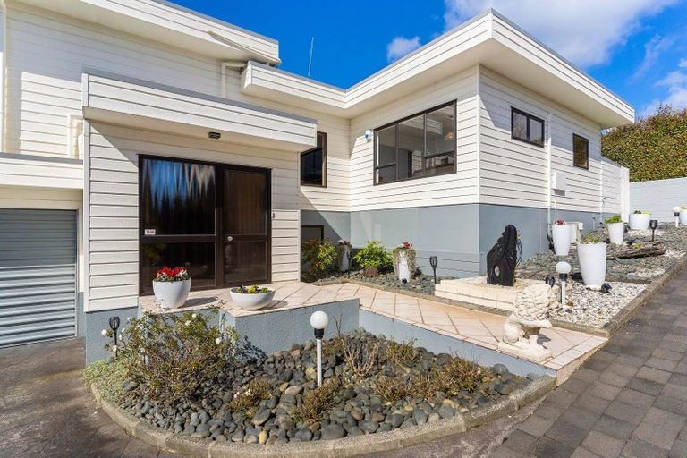 Photo of property in 123 Carlisle Road, Northcross, Auckland, 0632