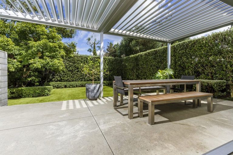 Photo of property in 28 Muritai Road, Milford, Auckland, 0620