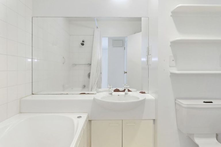 Photo of property in Regent Courts, 5/75 Gloucester Street, Christchurch Central, Christchurch, 8013