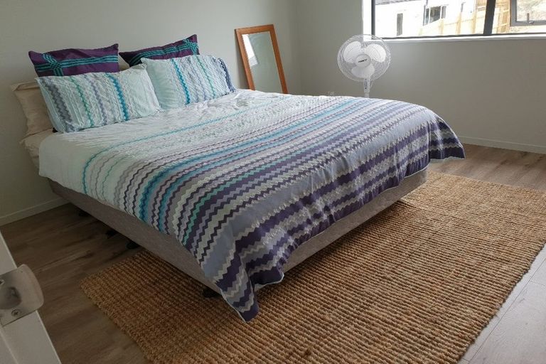 Photo of property in 11 Younger Lane, Massey, Auckland, 0614