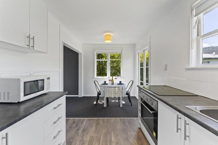 Photo of property in 2 Kopara Grove, Stokes Valley, Lower Hutt, 5019