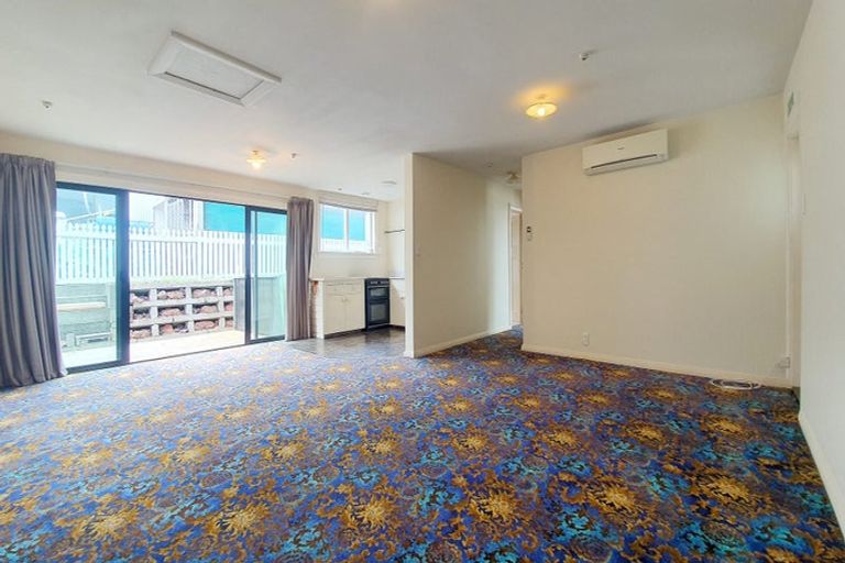 Photo of property in 2 Hawkhurst Road, Lyttelton, 8082