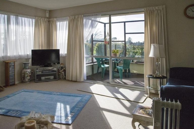 Photo of property in 1/32 Gibbons Road, Weymouth, Auckland, 2103