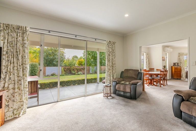 Photo of property in 22 Parkland Drive, Waipawa, 4210