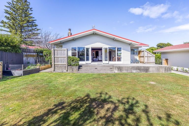 Photo of property in 397 Te Moana Road, Waikanae, 5036