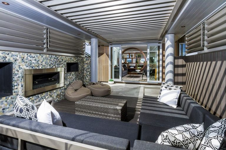 Photo of property in 17 Ocean View Road, Milford, Auckland, 0620