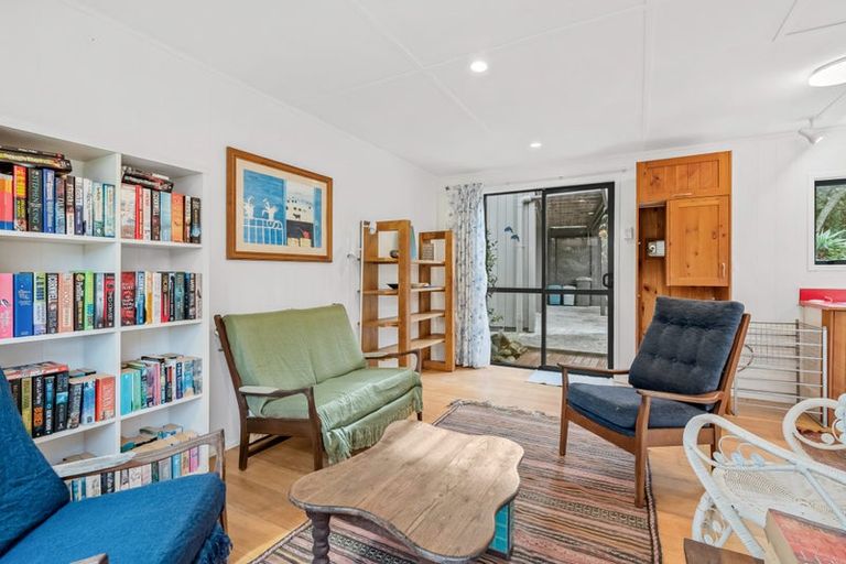 Photo of property in 29 Tahunatapu Road, Parua Bay, Whangarei, 0174