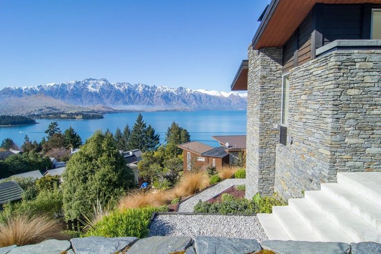 Photo of property in 11 Aspen Grove, Fernhill, Queenstown, 9300