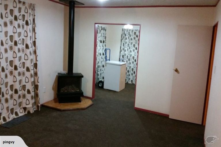 Photo of property in 2/35 Seabrook Avenue, New Lynn, Auckland, 0600