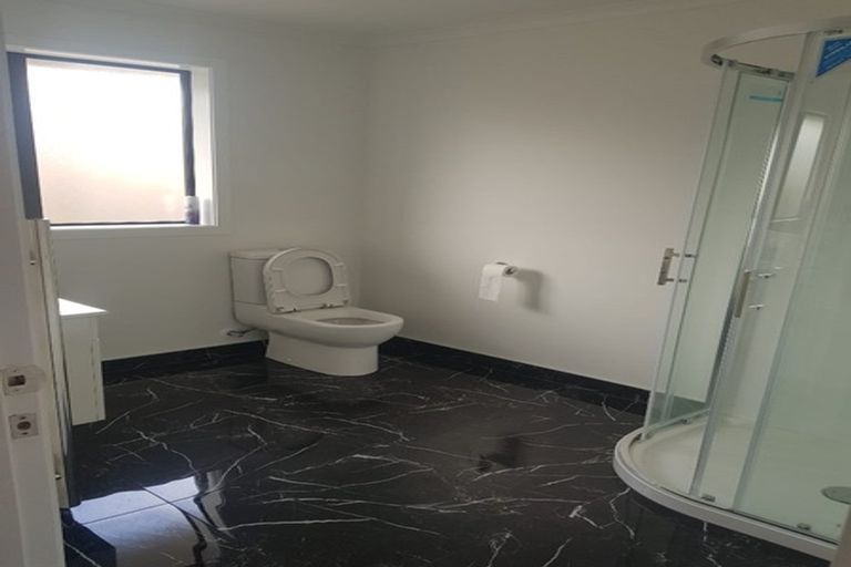 Photo of property in 5 Cyprus Place, Fitzherbert, Palmerston North, 4410