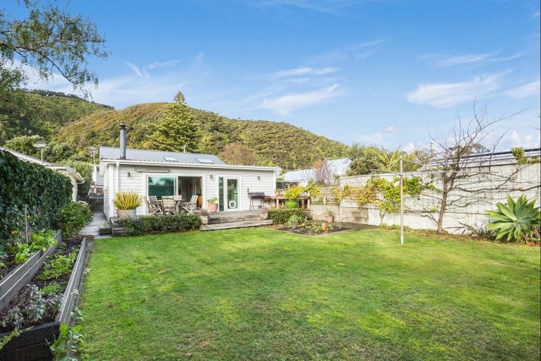 Photo of property in 38 Oroua Street, Eastbourne, Lower Hutt, 5013