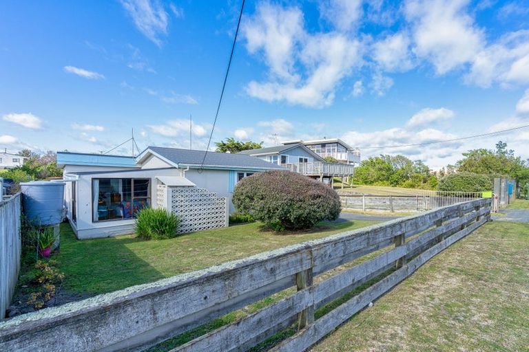 Photo of property in 76 Park Avenue, Waitarere Beach, Levin, 5510