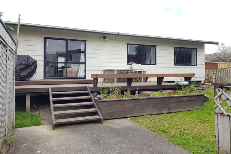 Photo of property in 2/20 Kamara Road, Glen Eden, Auckland, 0602