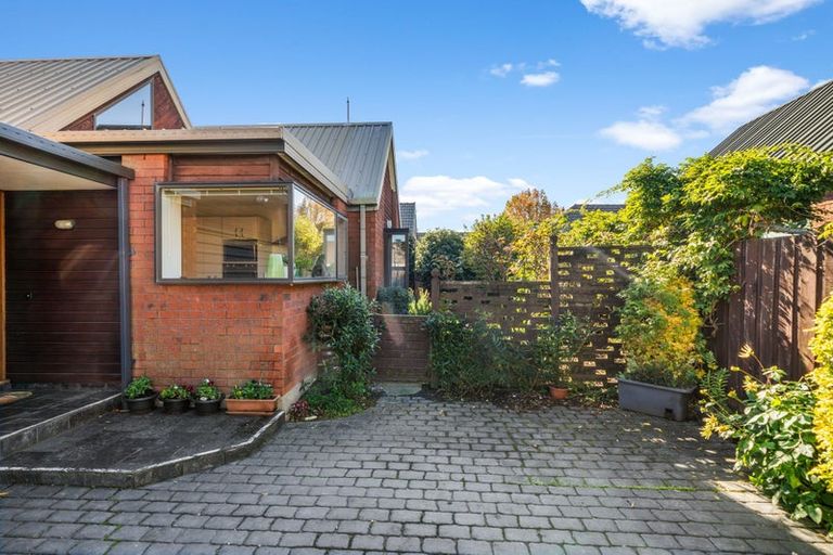 Photo of property in 2/6 Cricklewood Place, Avonhead, Christchurch, 8042