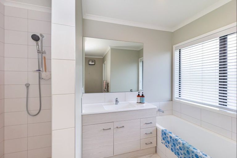 Photo of property in 2 Ivy Lane, Ohau, Levin, 5570