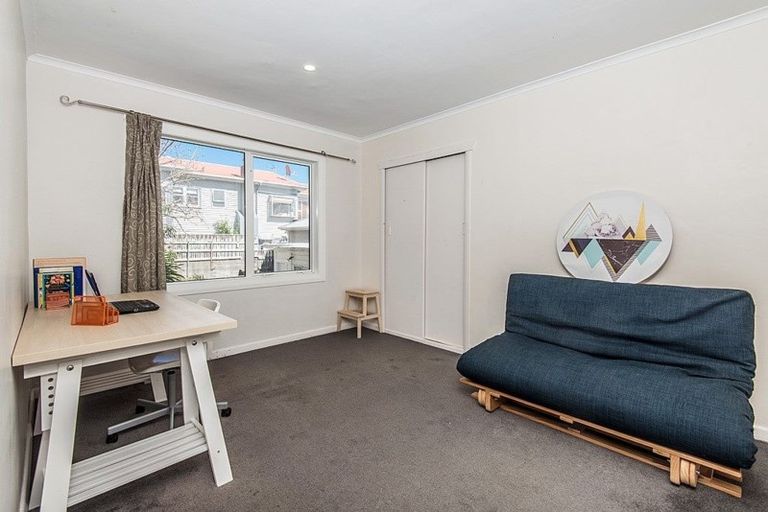 Photo of property in 33 Fraser Avenue, Johnsonville, Wellington, 6037