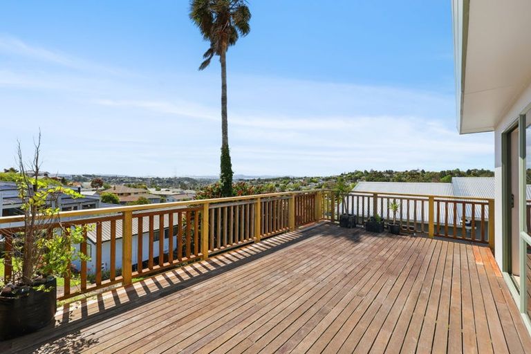 Photo of property in 17a Cherry Tree Place, Massey, Auckland, 0614