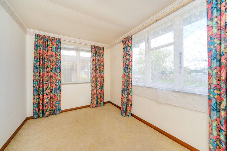 Photo of property in 60 Exeter Crescent, Takaro, Palmerston North, 4412