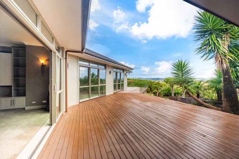 Photo of property in 305 Old North Road, Kumeu, 0892