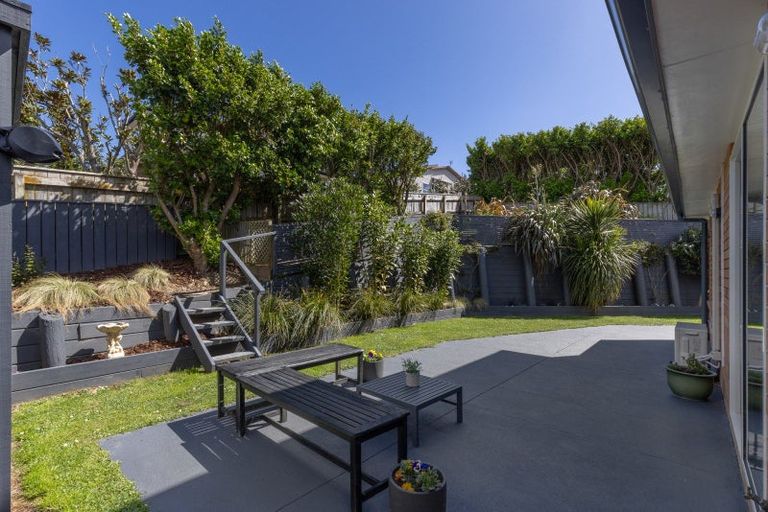 Photo of property in 8 Kaweka Close, Aotea, Porirua, 5024