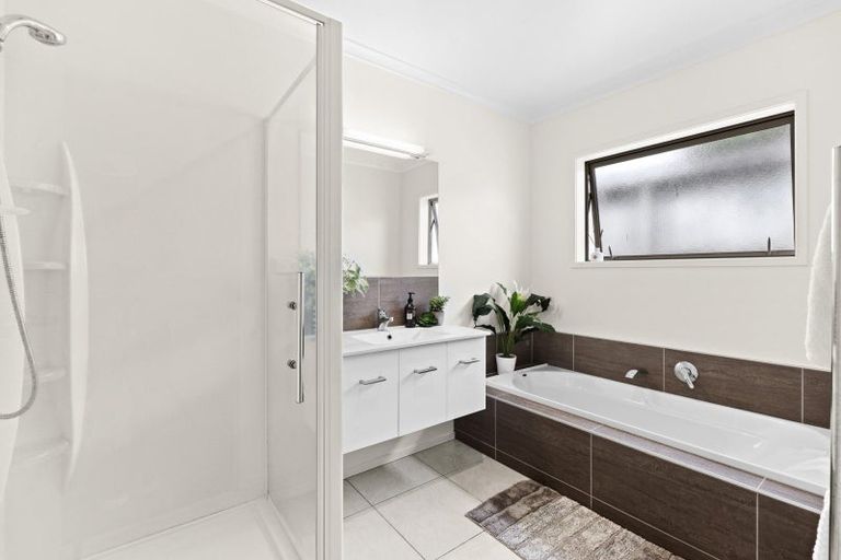 Photo of property in 3a Honeyfield Drive, Whalers Gate, New Plymouth, 4310