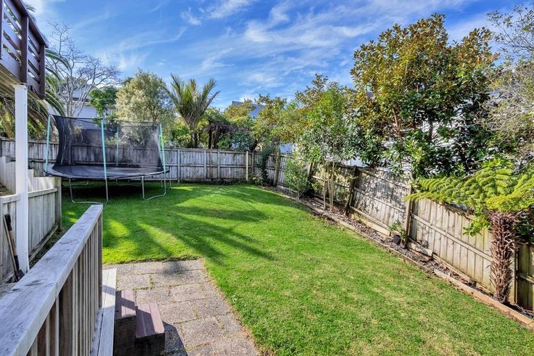 Photo of property in 1/2a Carlisle Road, Browns Bay, Auckland, 0630