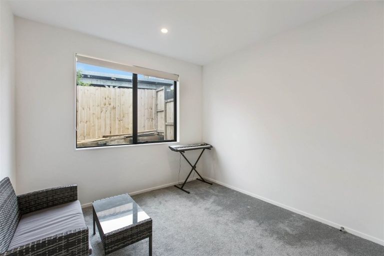 Photo of property in 1b Julia Place, Totara Vale, Auckland, 0629