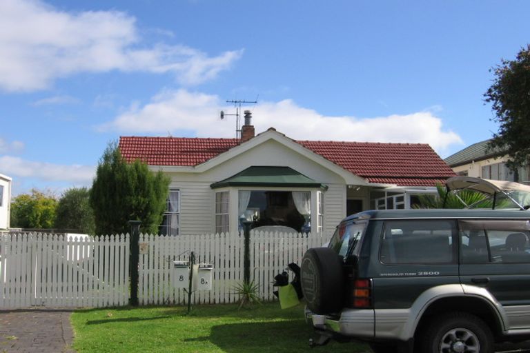 Photo of property in 8 Midway Avenue, Castor Bay, Auckland, 0620