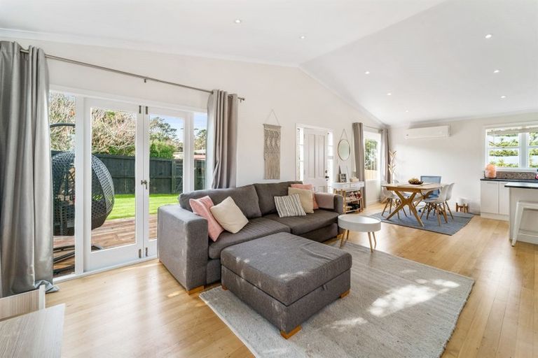 Photo of property in 13a John Road, Stanmore Bay, Whangaparaoa, 0932