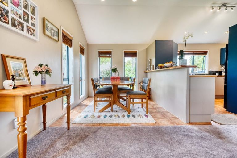 Photo of property in 76 Lothian Brae, Wattle Downs, Auckland, 2103