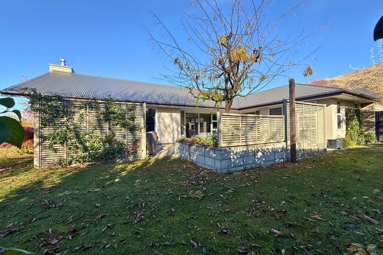 Photo of property in 28 Kelliher Drive, Wanaka, 9305