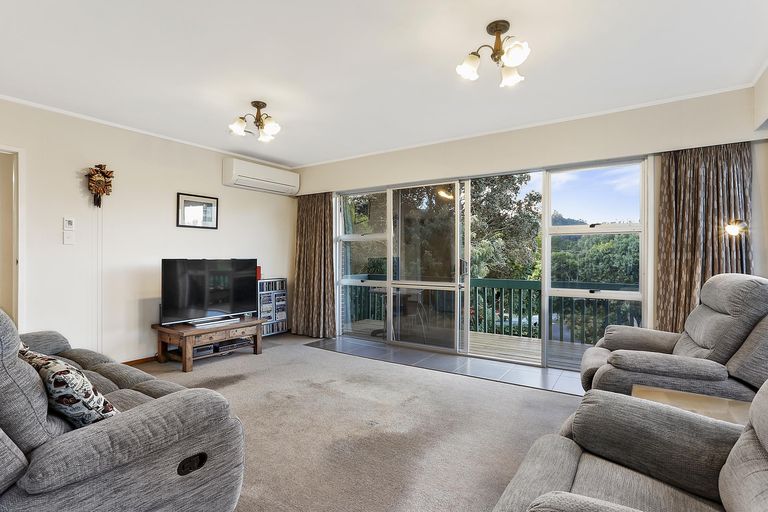 Photo of property in 11 Grassmere Road, Henderson Valley, Auckland, 0612