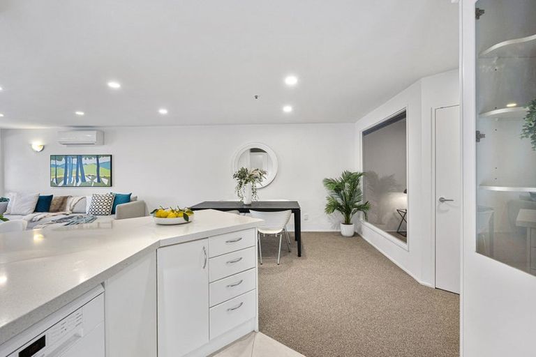 Photo of property in 1c/175 Hurstmere Road, Takapuna, Auckland, 0622