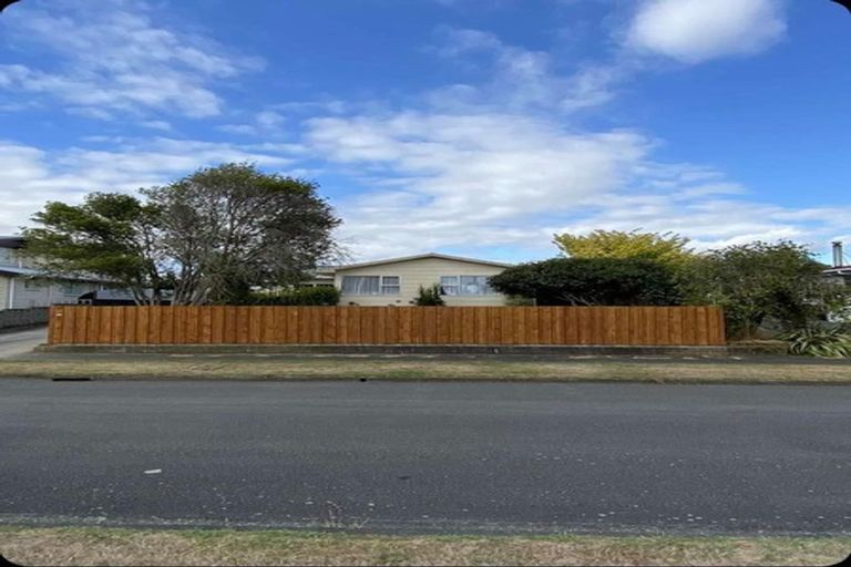 Photo of property in 47 Kimberley Grove, Westbrook, Palmerston North, 4412