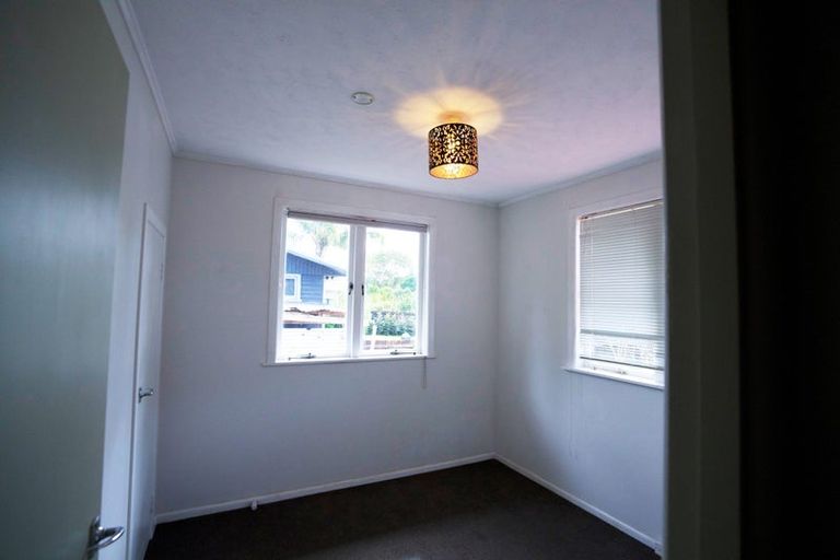 Photo of property in 12 Lucinda Place, Glen Eden, Auckland, 0602