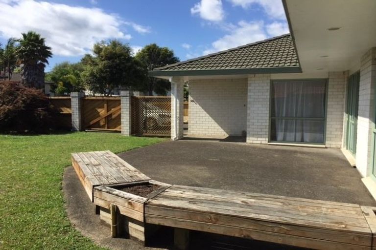 Photo of property in 12 Keywella Drive, Conifer Grove, Takanini, 2112